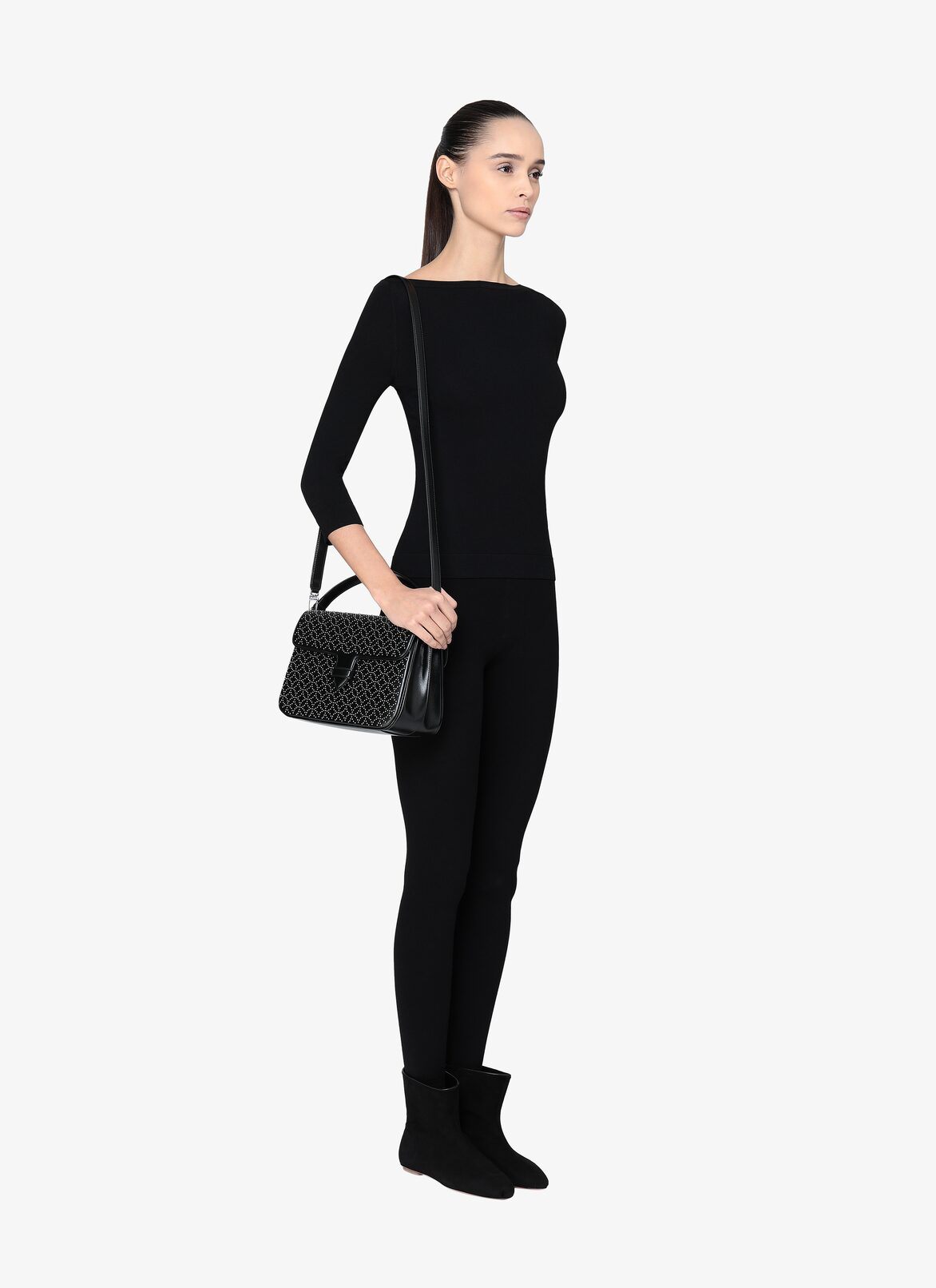 CLOSED BAG IM CUIR LUX CLOU ARABESQUE BLACK ALAÏA BLACK  CLOSED BAG IM CUIR LUX CLOU ARABESQUE BLACK